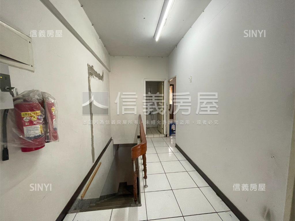 西屯路三段顯眼店面房屋室內格局與周邊環境