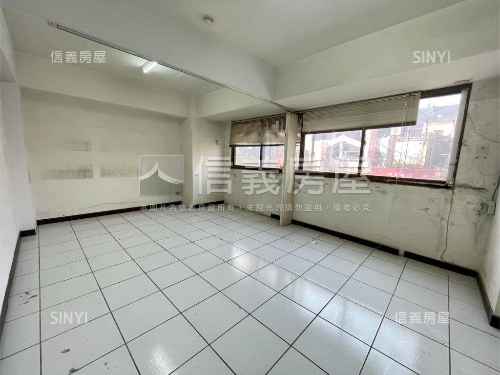 西屯路三段顯眼店面房屋室內格局與周邊環境