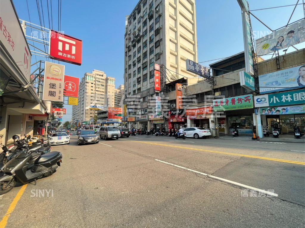 西屯路三段顯眼店面房屋室內格局與周邊環境