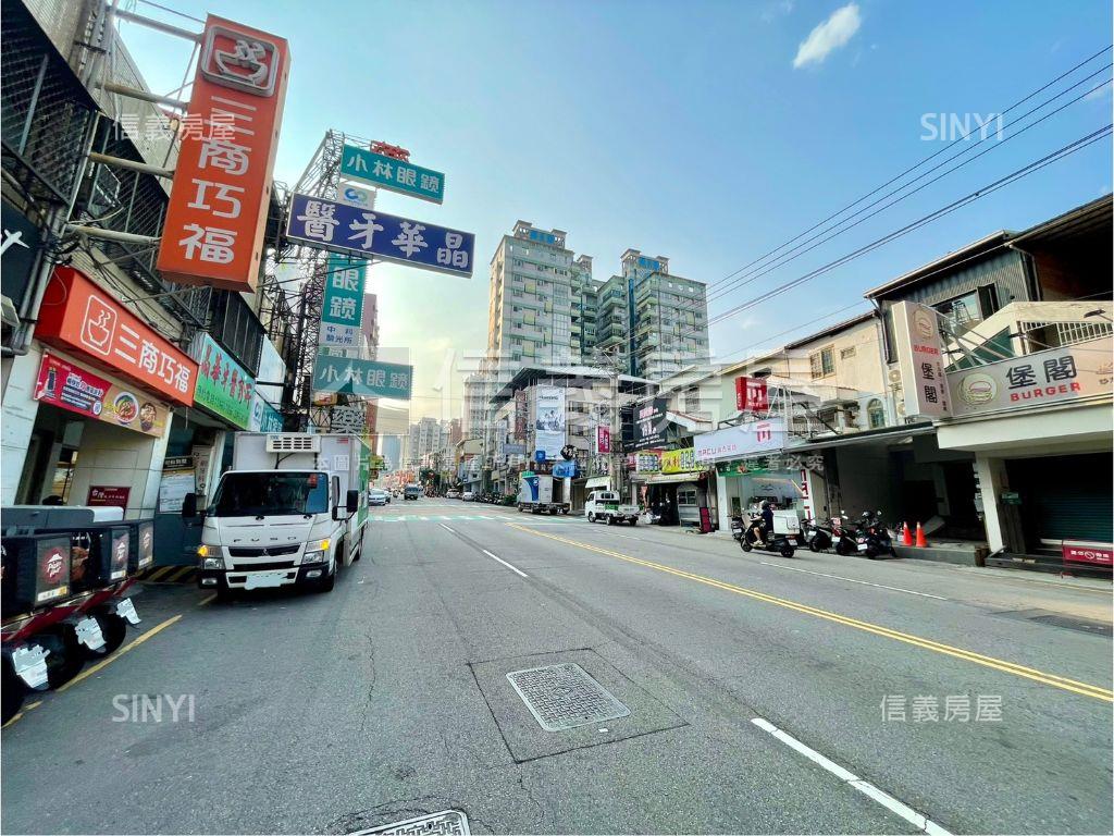 西屯路三段顯眼店面房屋室內格局與周邊環境