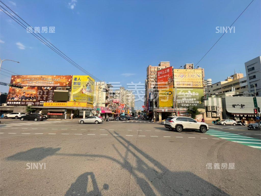 西屯路三段顯眼店面房屋室內格局與周邊環境