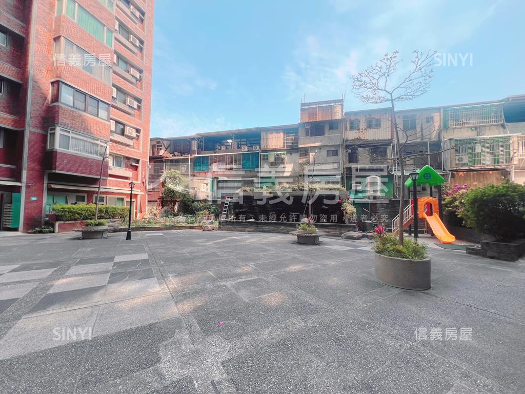 登峰●帝王低總景觀陽台戶房屋室內格局與周邊環境