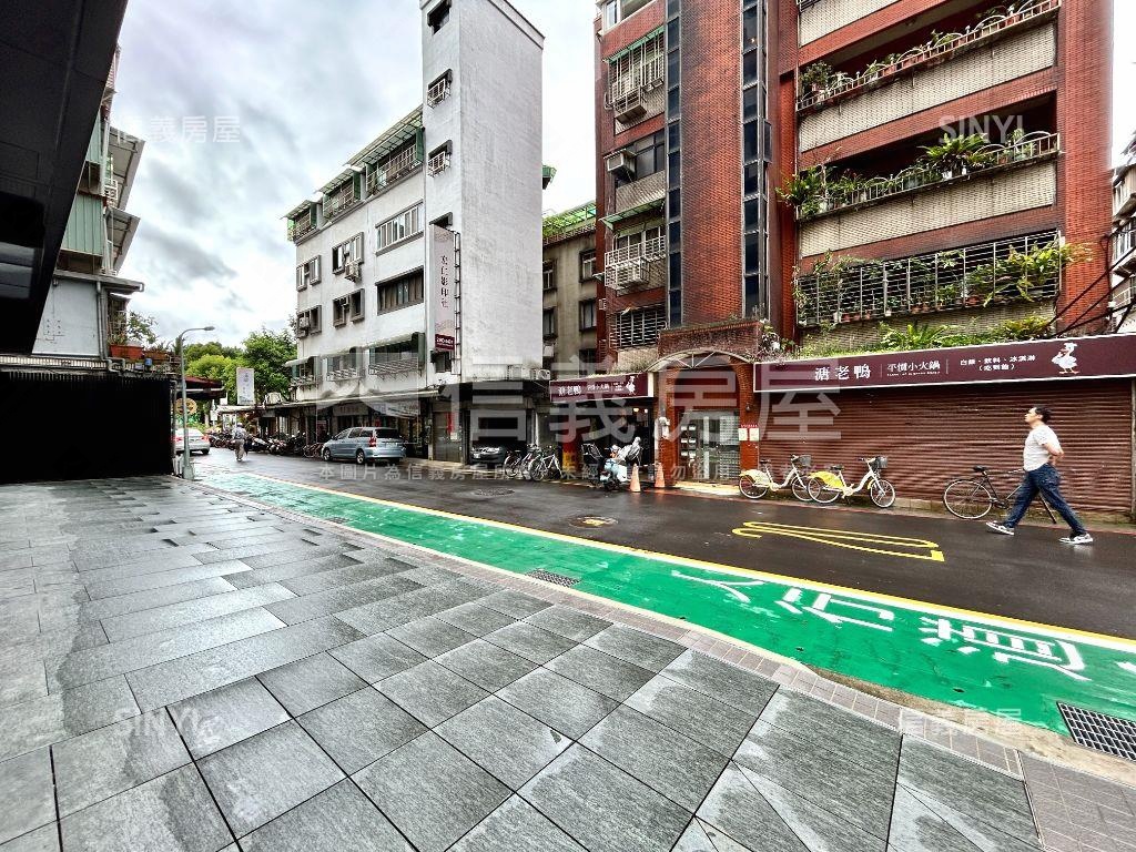 朗朗台大金店面Ｂ房屋室內格局與周邊環境