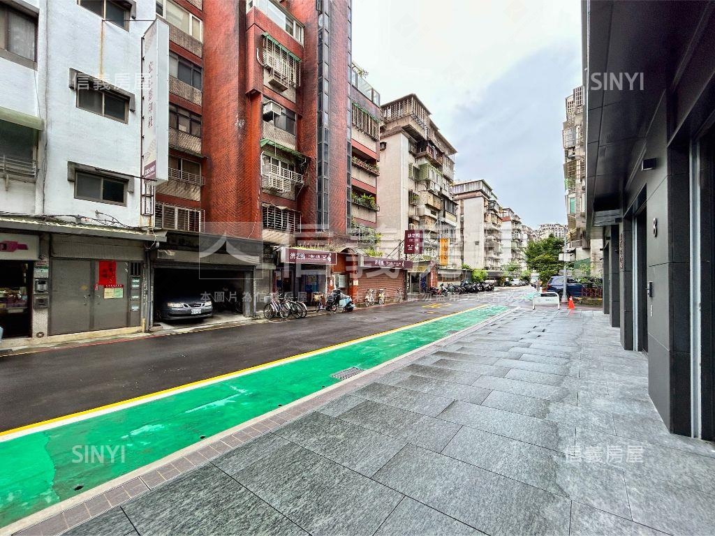 朗朗台大金店面Ｂ房屋室內格局與周邊環境