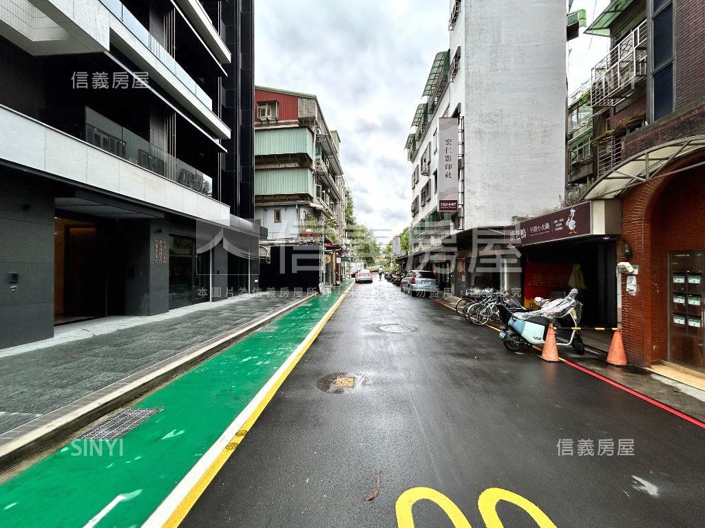 朗朗台大金店面Ｂ房屋室內格局與周邊環境