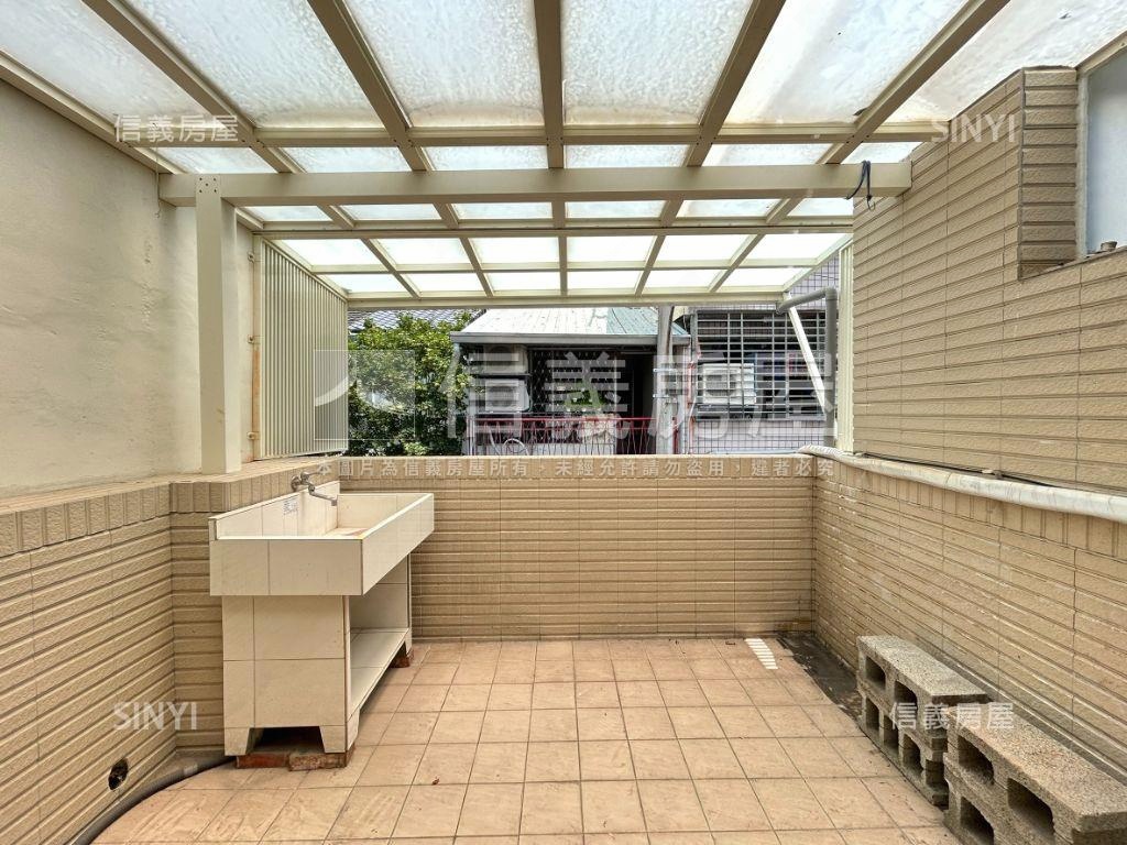 美術館文青透天有露臺房屋室內格局與周邊環境