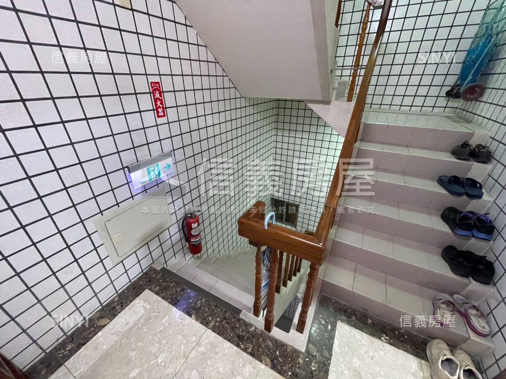 景安捷運｜電梯３房美華廈房屋室內格局與周邊環境