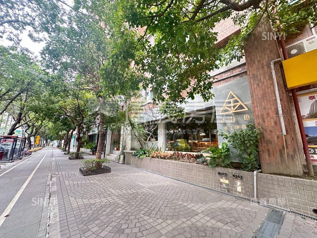 大仁愛路面寬金店面房屋室內格局與周邊環境