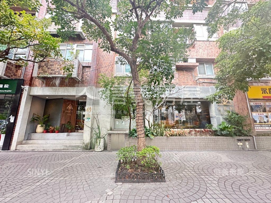 大仁愛路面寬金店面房屋室內格局與周邊環境