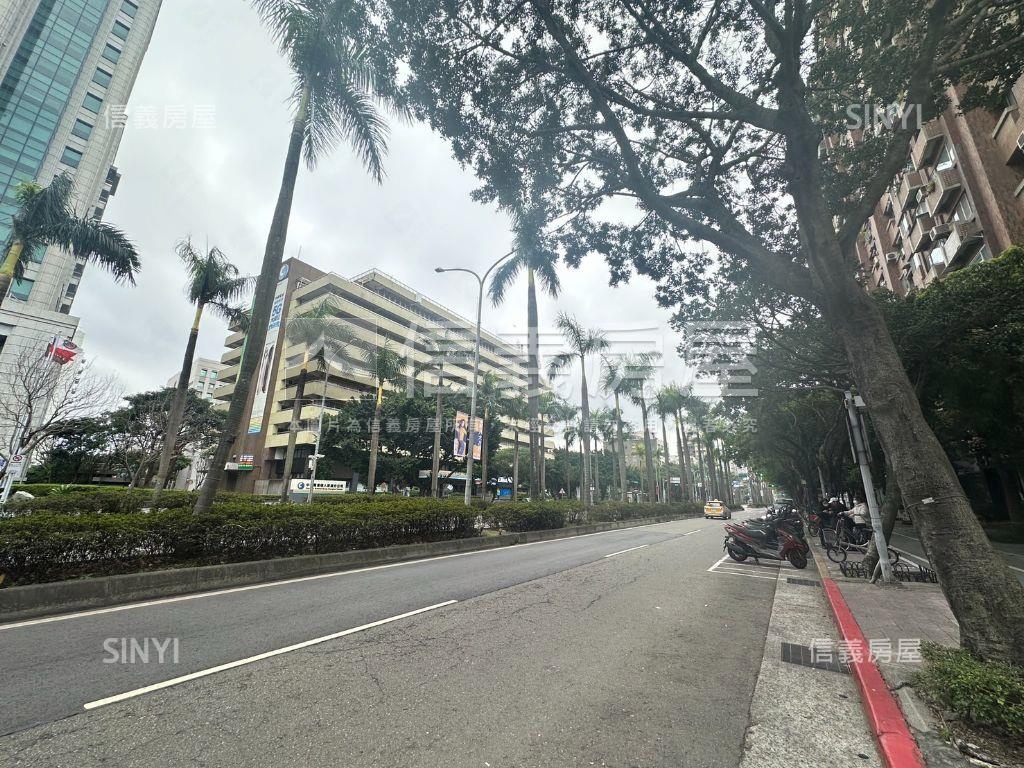 大仁愛路面寬金店面房屋室內格局與周邊環境