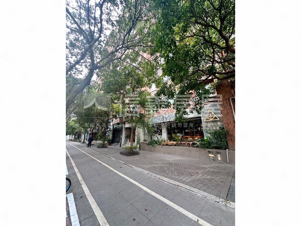 大仁愛路面寬金店面房屋室內格局與周邊環境
