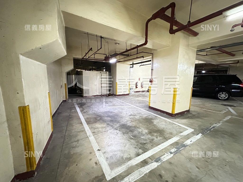 大仁愛路面寬金店面房屋室內格局與周邊環境