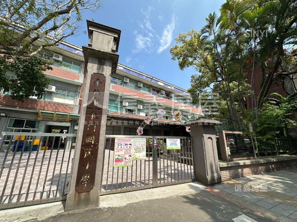 大仁愛路面寬金店面房屋室內格局與周邊環境