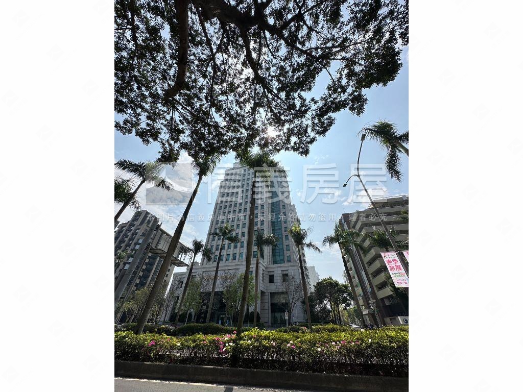 大仁愛路面寬金店面房屋室內格局與周邊環境