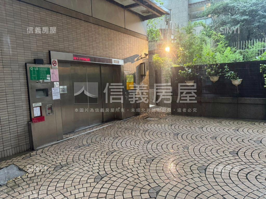 仁愛路稀有塔式車位房屋室內格局與周邊環境