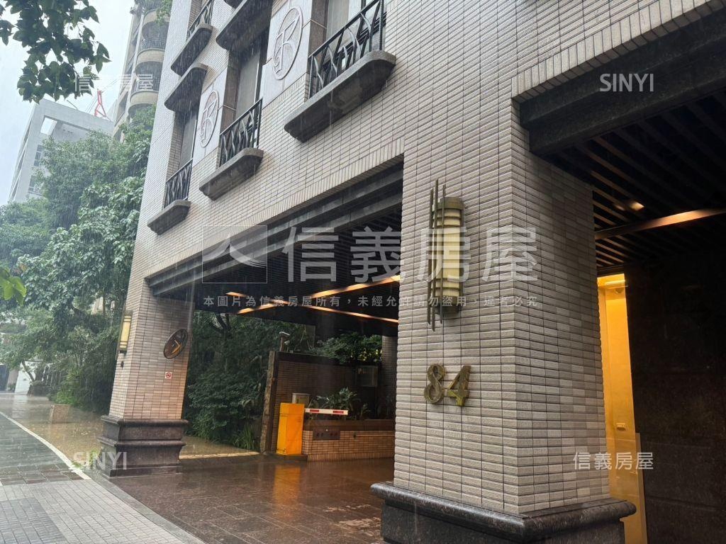 仁愛路稀有塔式車位房屋室內格局與周邊環境