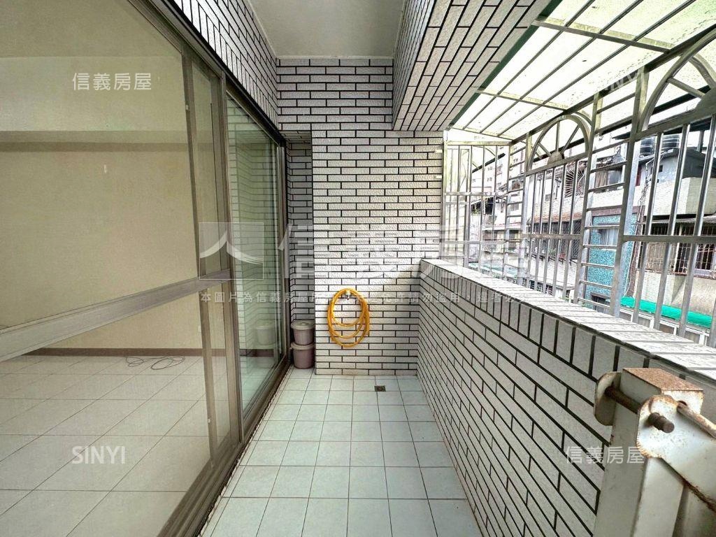 公園電梯三房附車位房屋室內格局與周邊環境