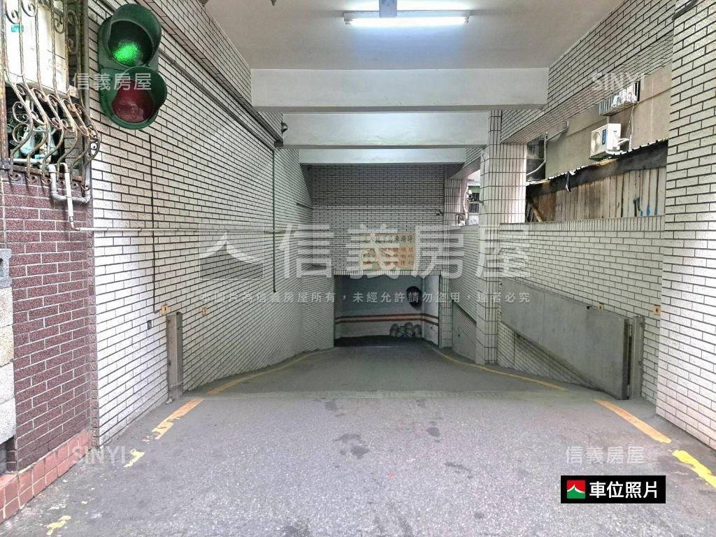 公園電梯三房附車位房屋室內格局與周邊環境