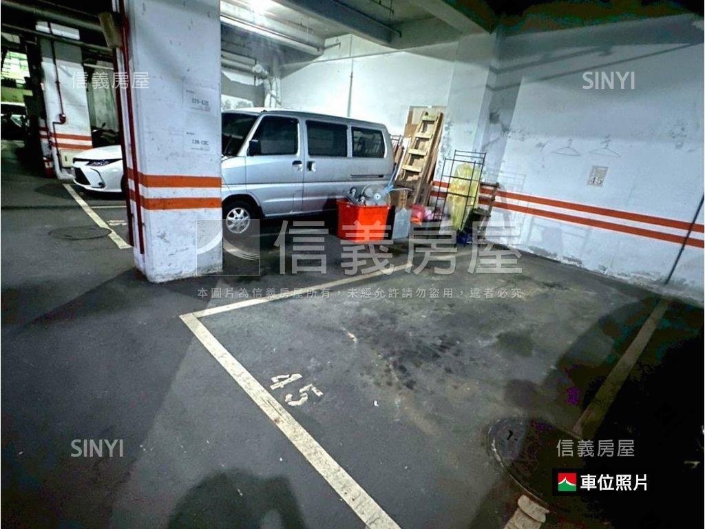 公園電梯三房附車位房屋室內格局與周邊環境