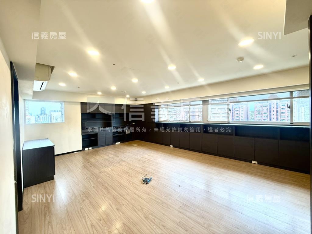 敦南麗舍邊間頂樓房屋室內格局與周邊環境