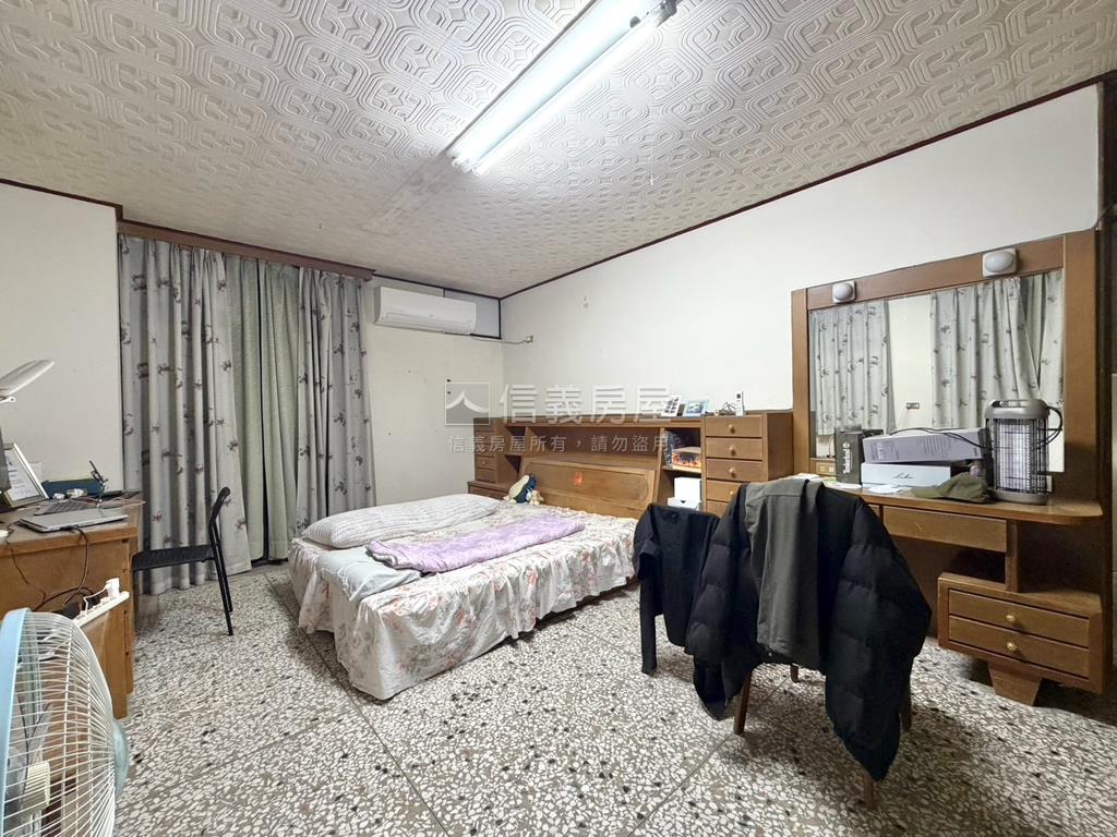 南屯１０Ｍ面寬角間透天房屋室內格局與周邊環境