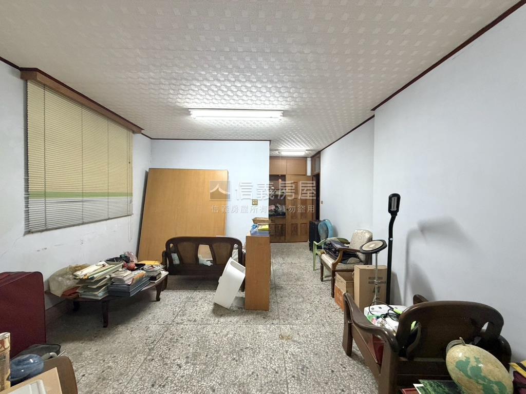 南屯１０Ｍ面寬角間透天房屋室內格局與周邊環境