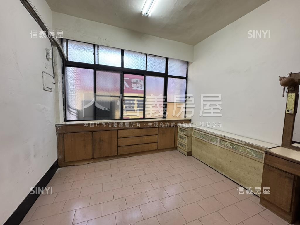 三多商圈，圓夢計畫透店房屋室內格局與周邊環境