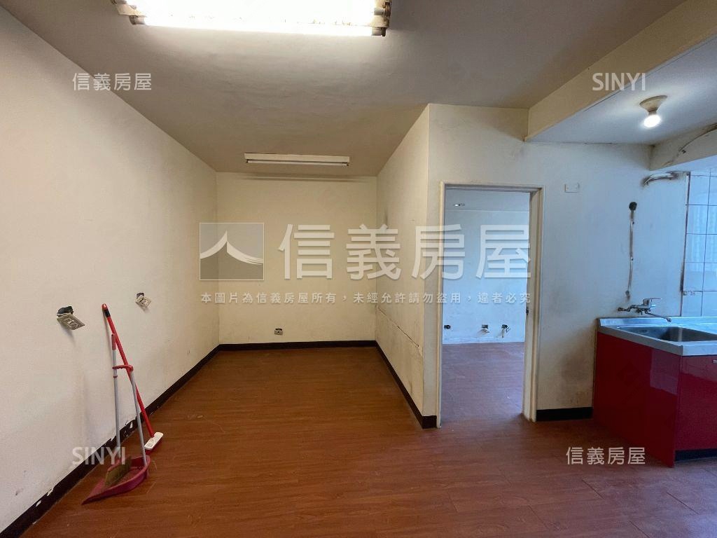 近車站便利電梯華廈房屋室內格局與周邊環境