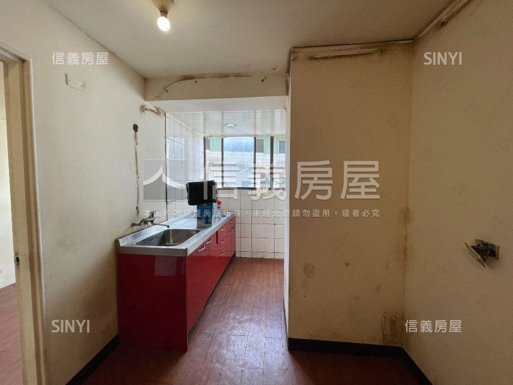 近車站便利電梯華廈房屋室內格局與周邊環境