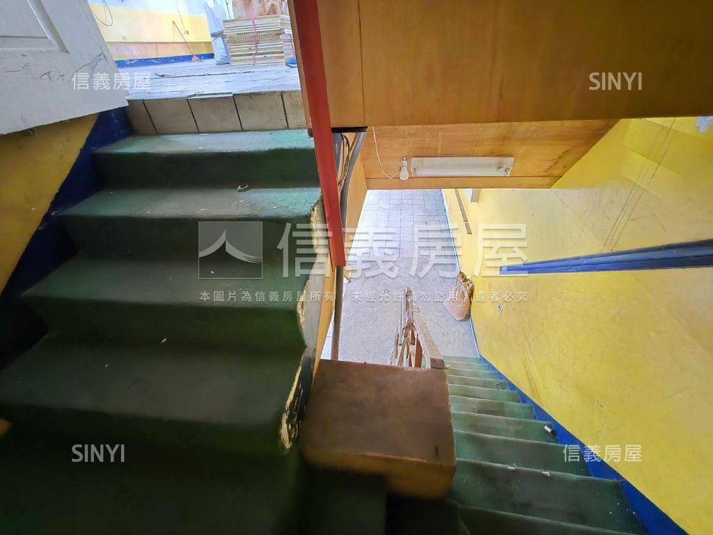 近中路和市府商圈百坪店面房屋室內格局與周邊環境