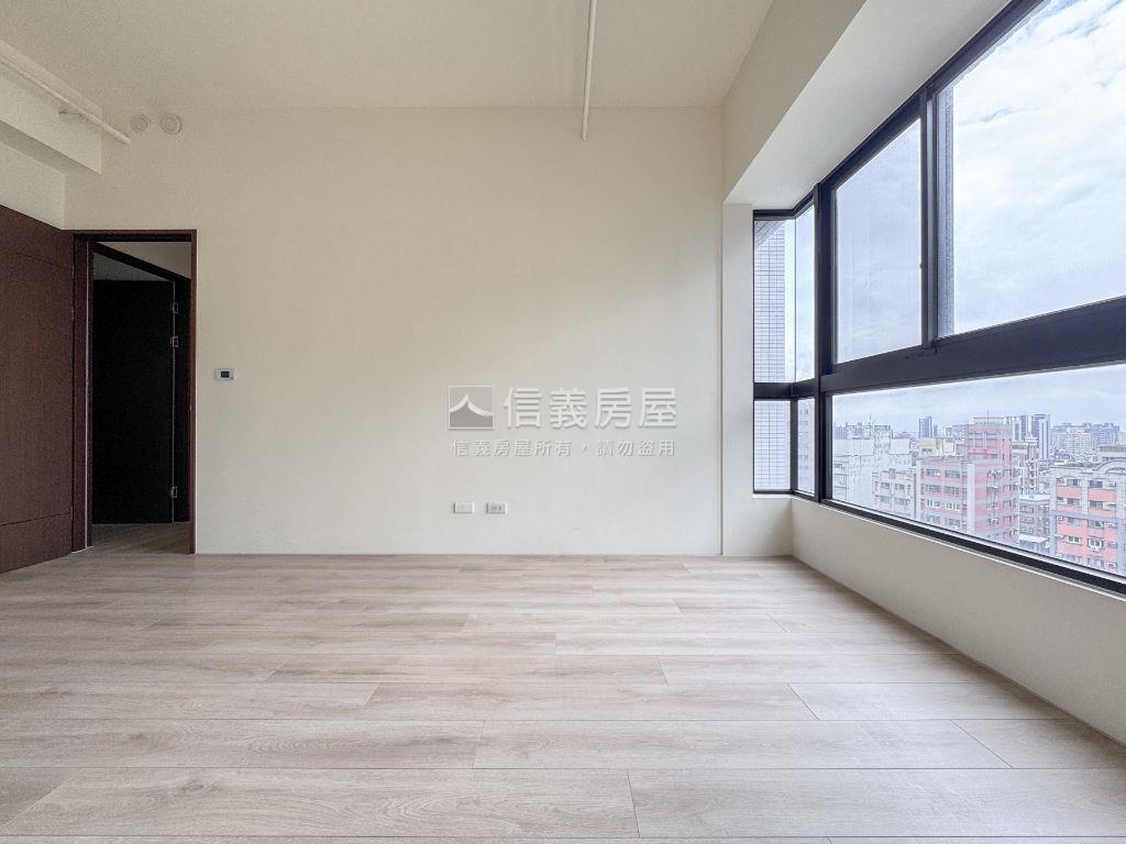 聚吉第Ｂ１次頂樓三房房屋室內格局與周邊環境