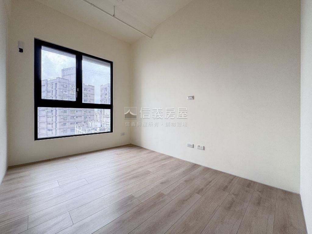 聚吉第Ｂ１次頂樓三房房屋室內格局與周邊環境