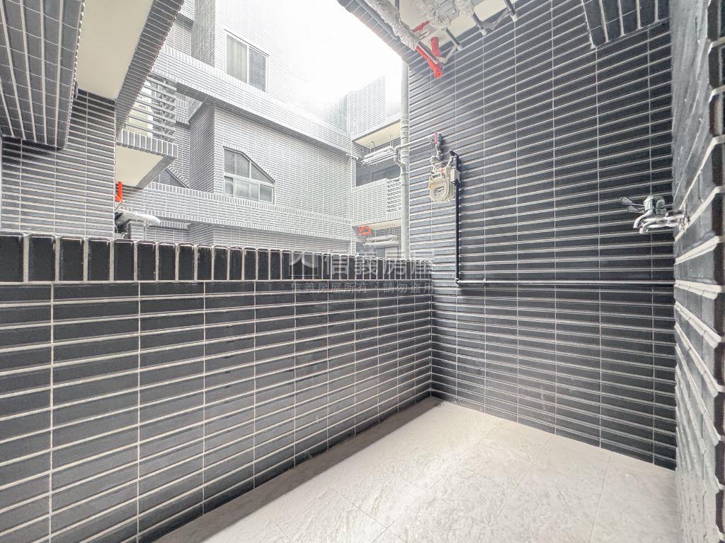 聚吉第Ｂ１次頂樓三房房屋室內格局與周邊環境