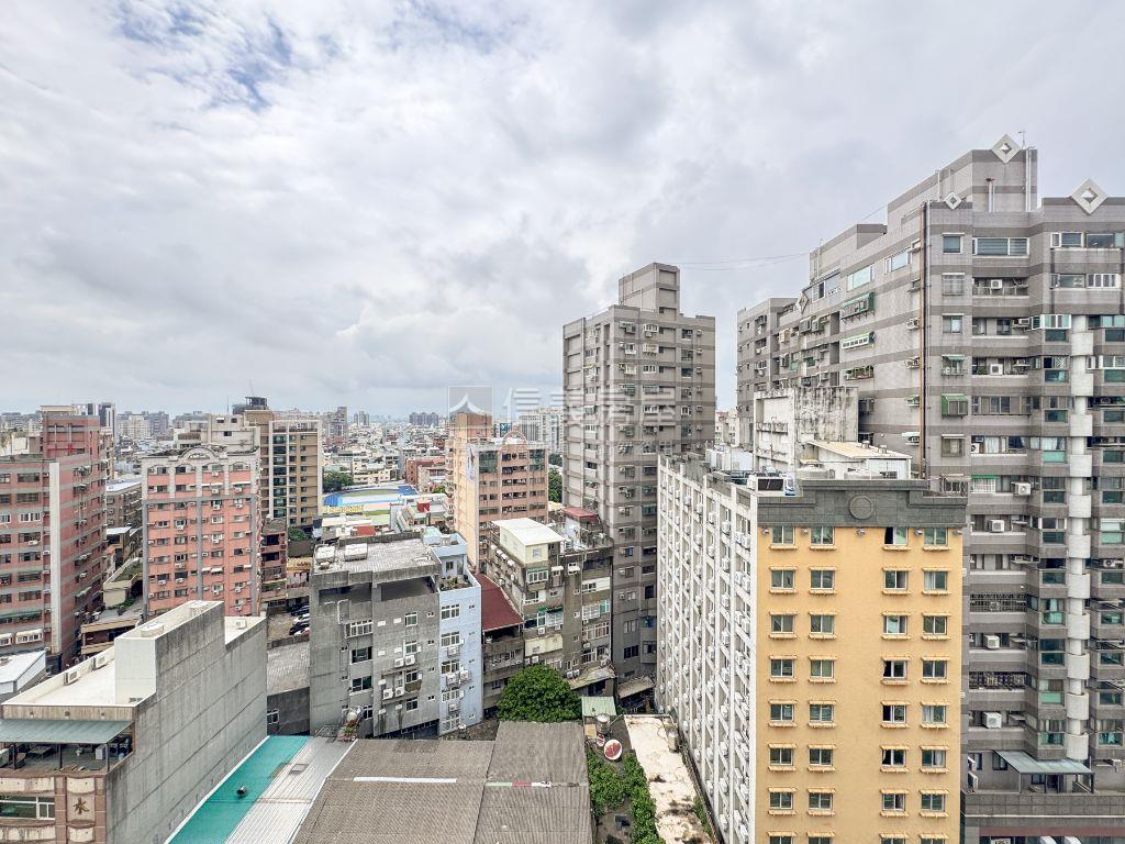 聚吉第Ｂ１次頂樓三房房屋室內格局與周邊環境