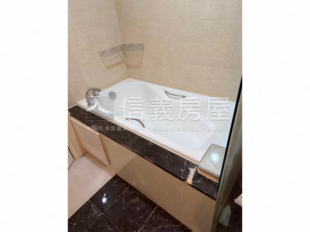 摩根小豪邸附坡平車位房屋室內格局與周邊環境