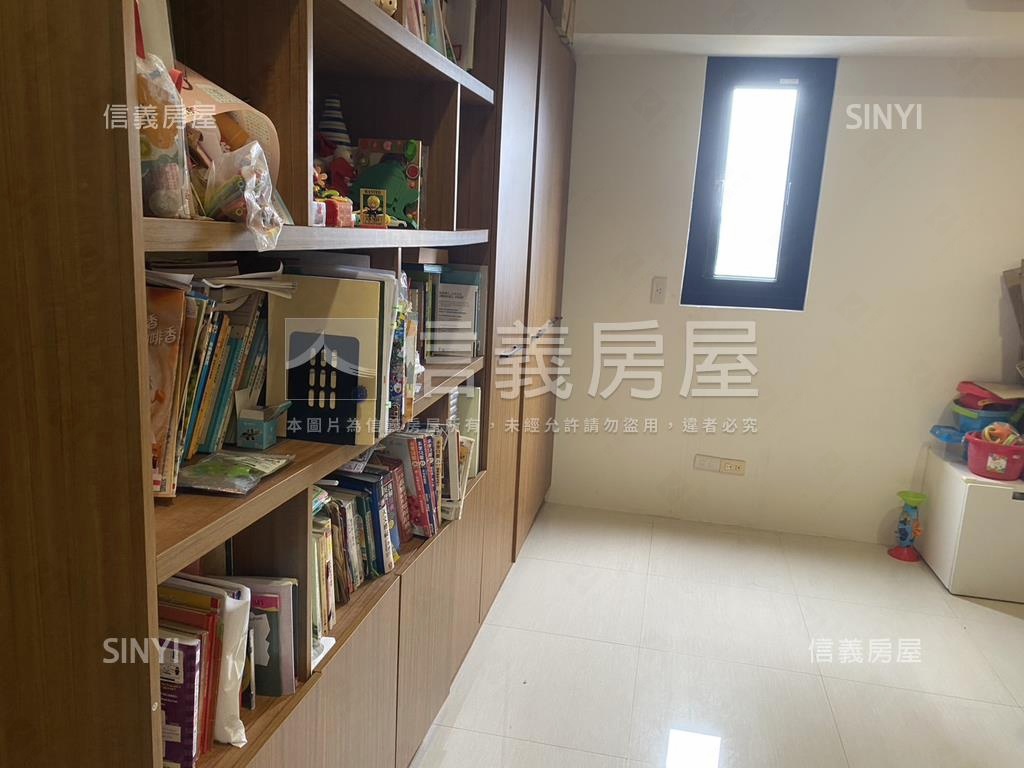 民生皇家精美採光邊間三房房屋室內格局與周邊環境