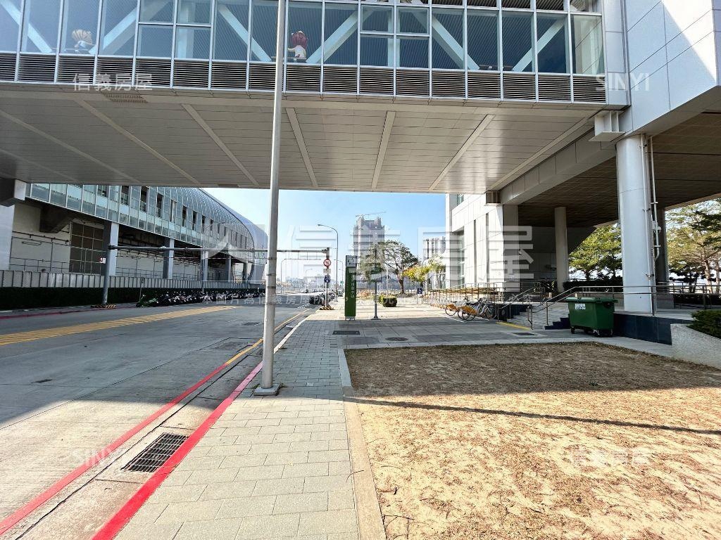 巨鼎頂樓視野平車房屋室內格局與周邊環境