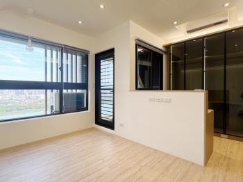 河岸帝景高樓層兩房車位