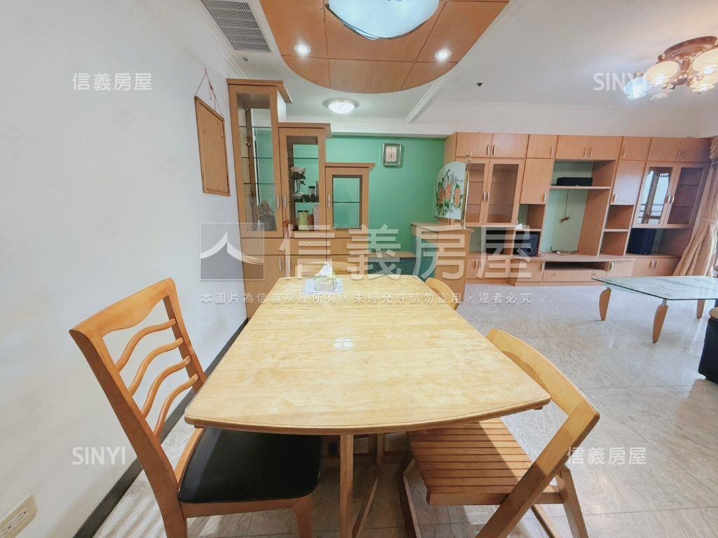 極景藍區高樓景觀宅房屋室內格局與周邊環境