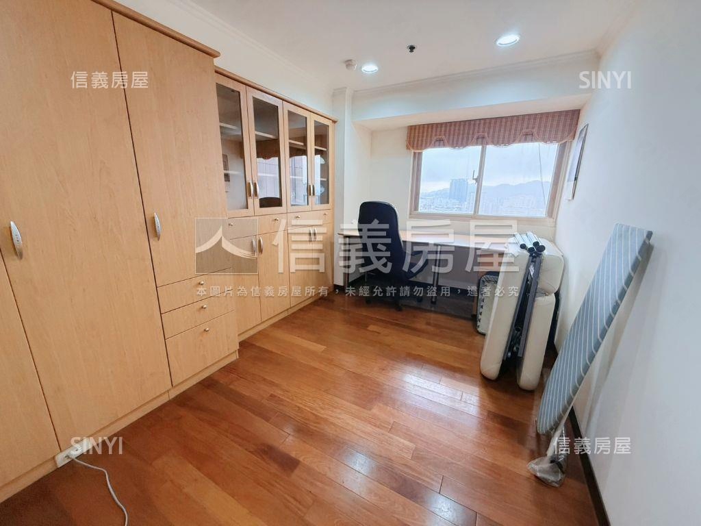 極景藍區高樓景觀宅房屋室內格局與周邊環境