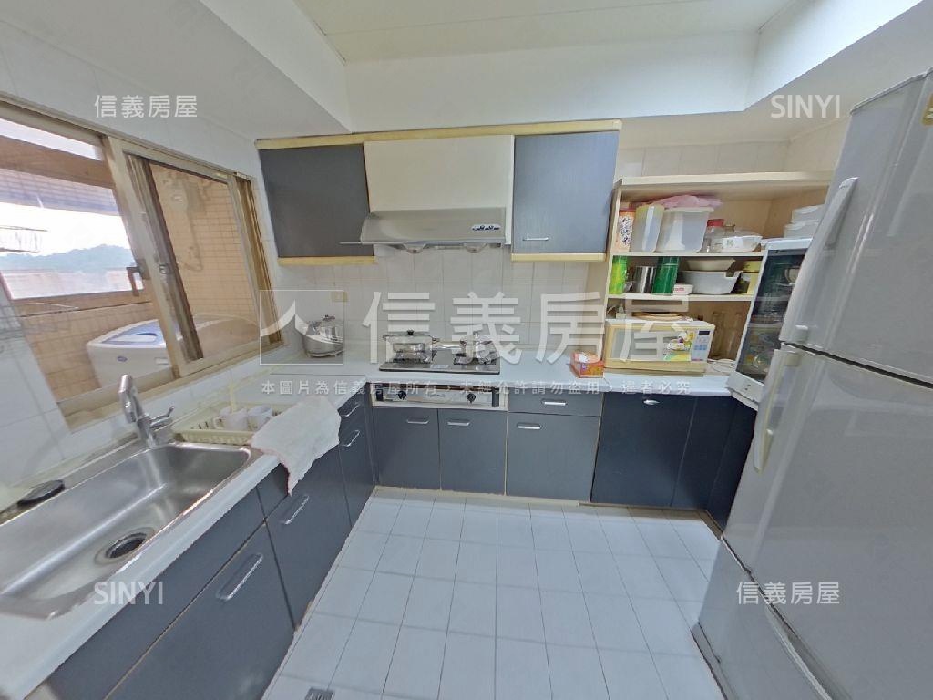 極景藍區高樓景觀宅房屋室內格局與周邊環境