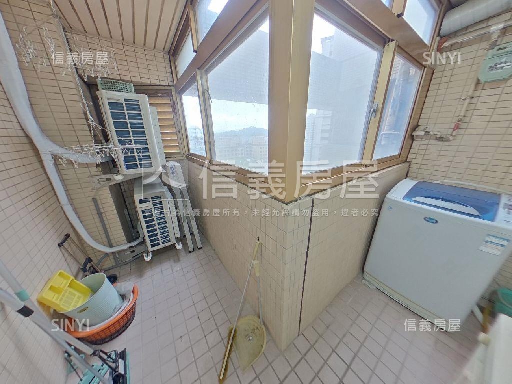 極景藍區高樓景觀宅房屋室內格局與周邊環境