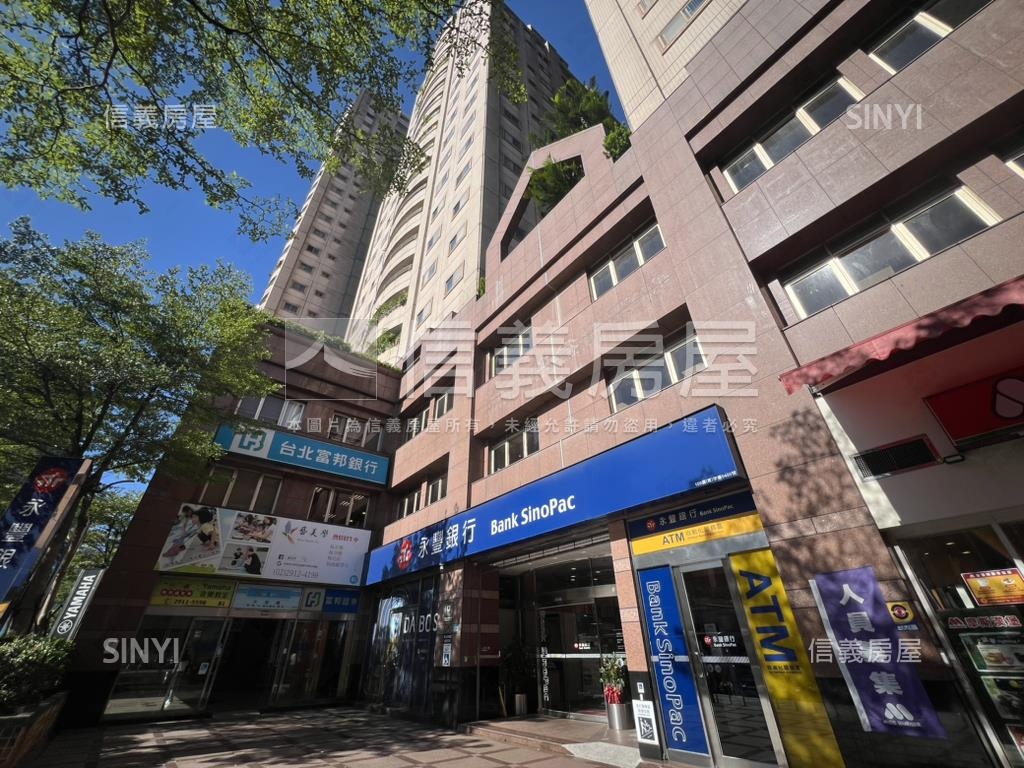 極景藍區高樓景觀宅房屋室內格局與周邊環境