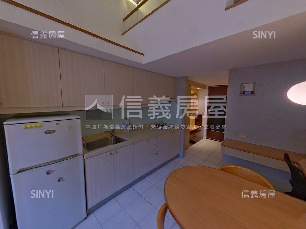 世貿挑高四米三稀有小資宅房屋室內格局與周邊環境