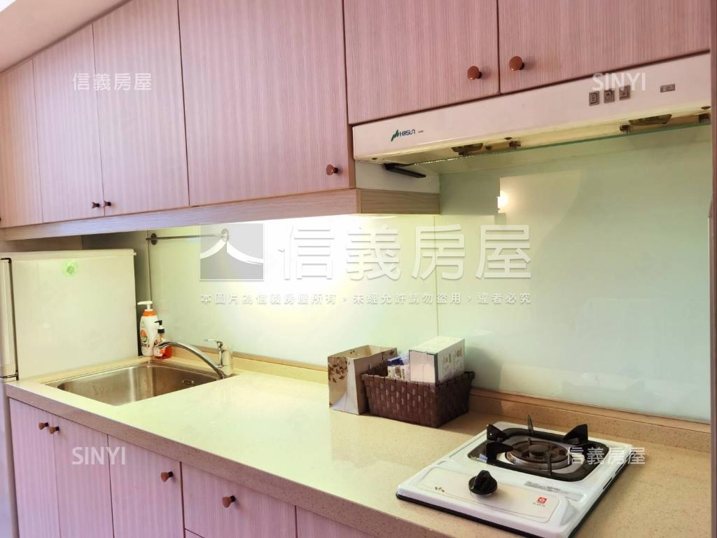 世貿挑高四米三稀有小資宅房屋室內格局與周邊環境