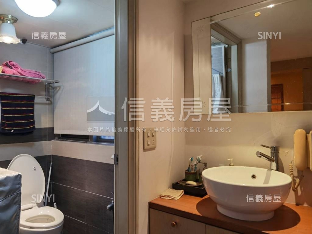 世貿挑高四米三低總美裝宅房屋室內格局與周邊環境
