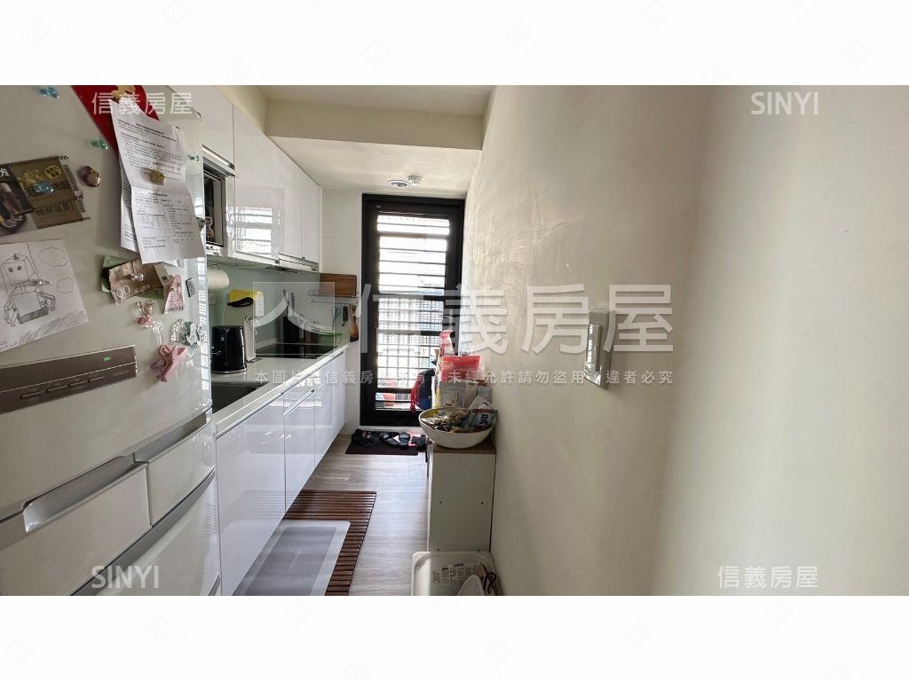 先看博識三房平面車位房屋室內格局與周邊環境