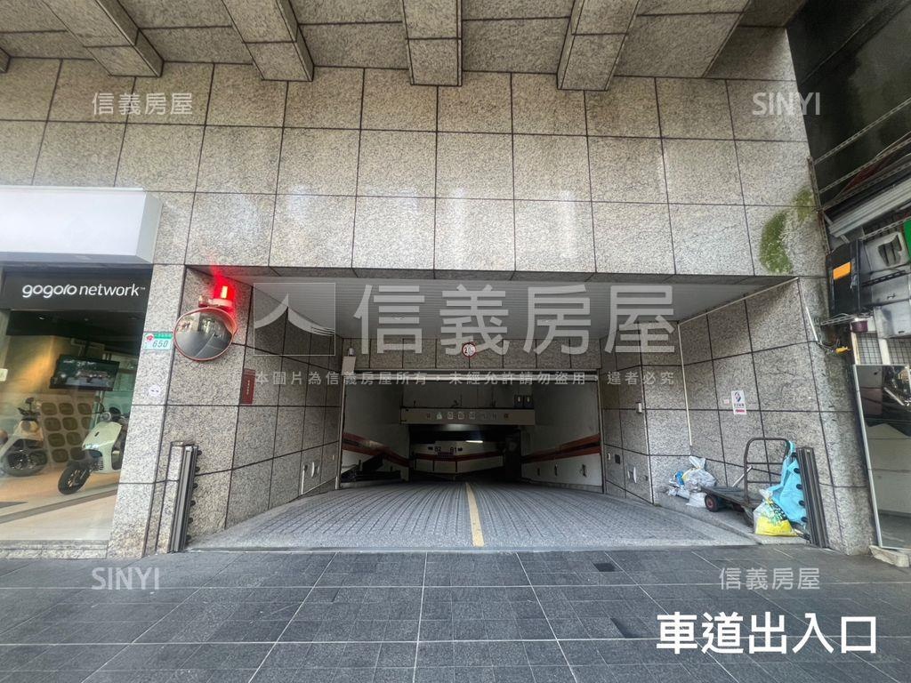 近捷運面公園有車位樓中樓房屋室內格局與周邊環境