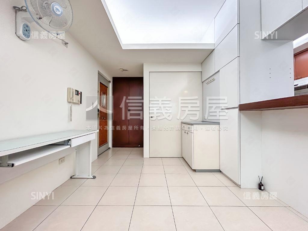 美麗佳人兩房有車位房屋室內格局與周邊環境