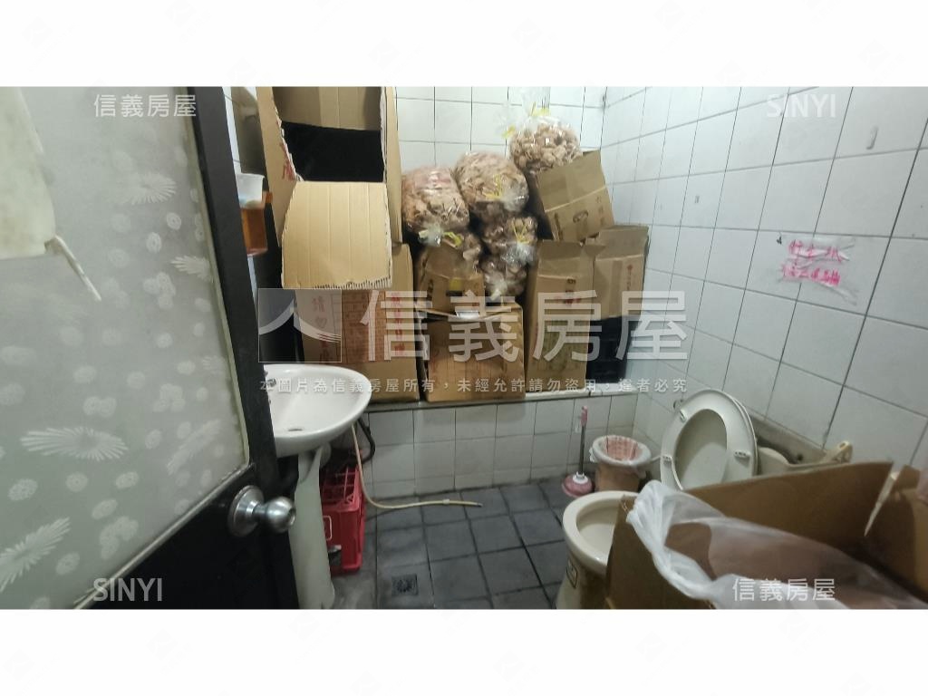 中東街上大店面房屋室內格局與周邊環境